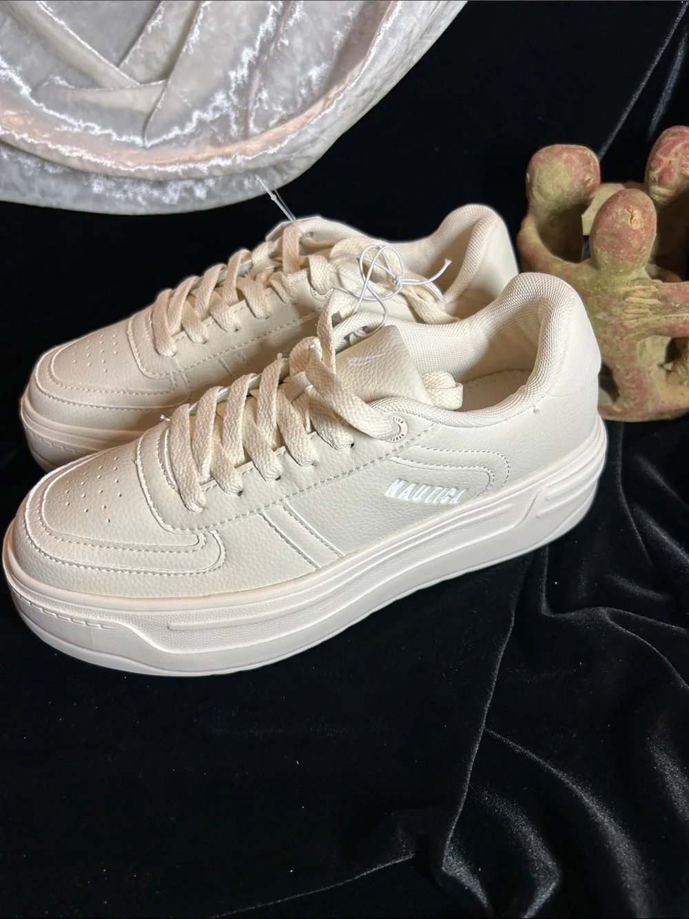 NWT NAUTICA  THICK SOLE SNEAKERS 6.5
